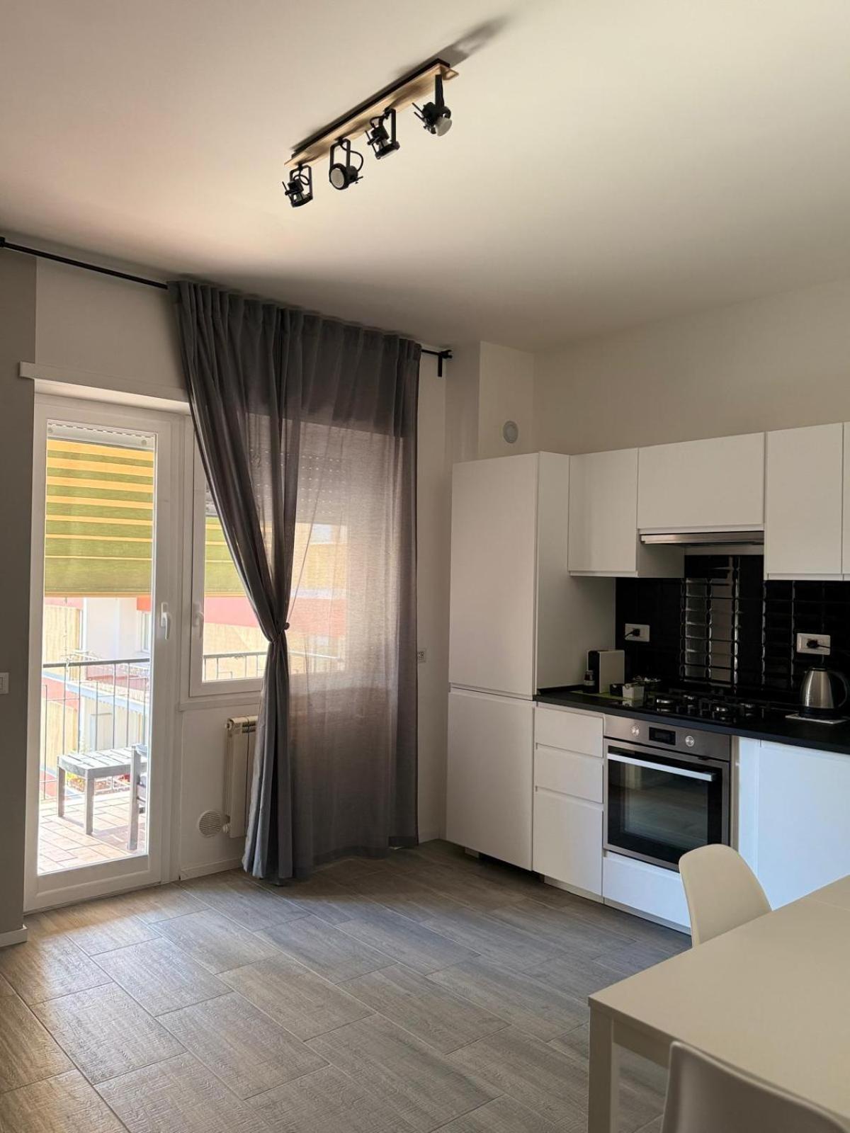 Tiburtina Flam Guest House Рим Экстерьер фото